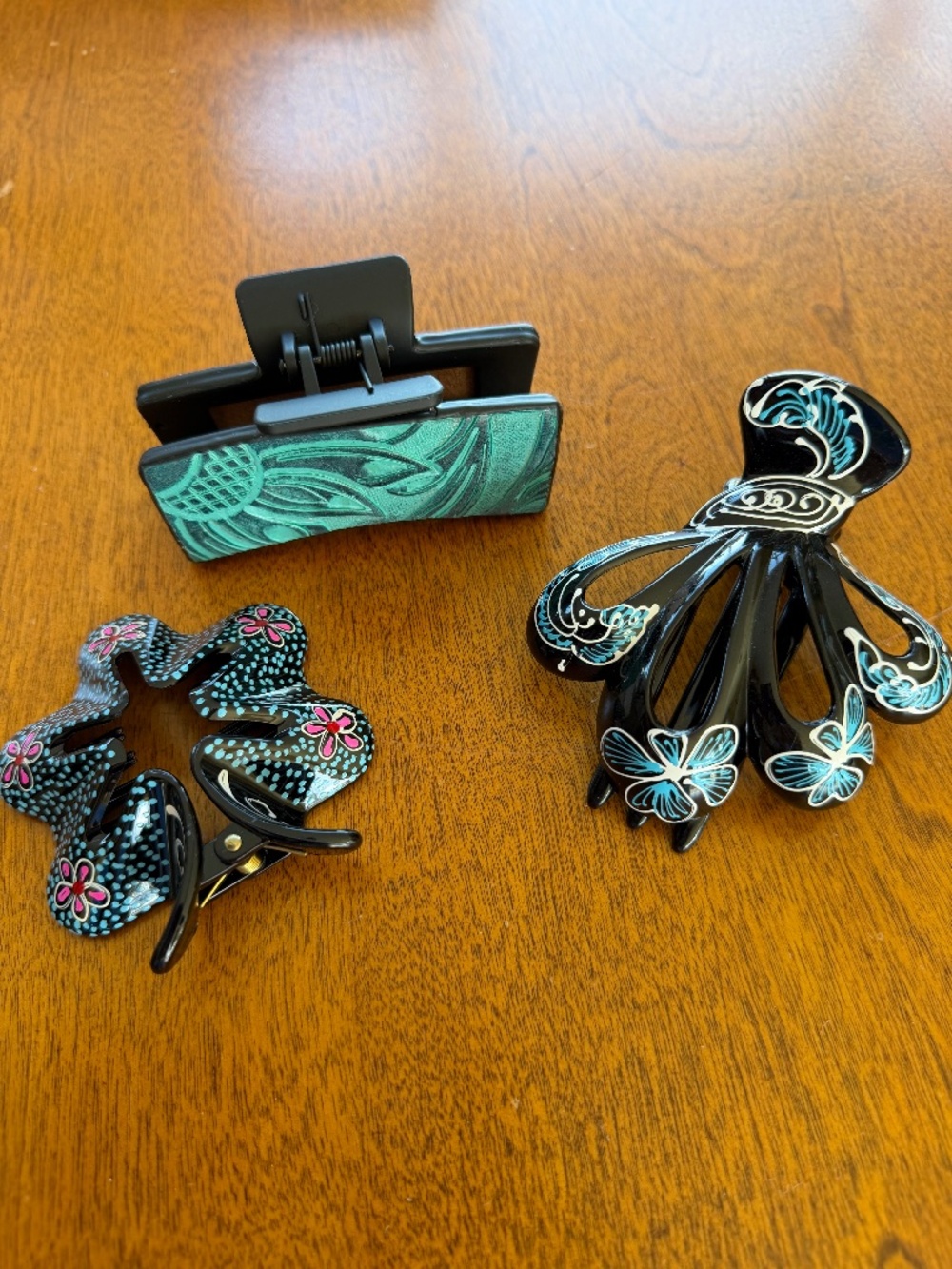 Painted Plastic hair clips Turquoise, pink and black